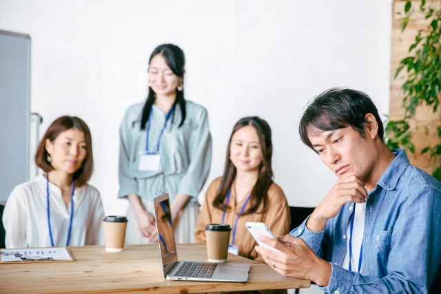 スマホの動画編集の方法で悩んでいる人たち