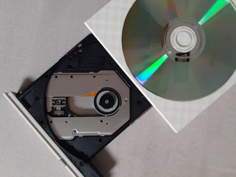 ブルーレイディスクで DVD は再生できますか？