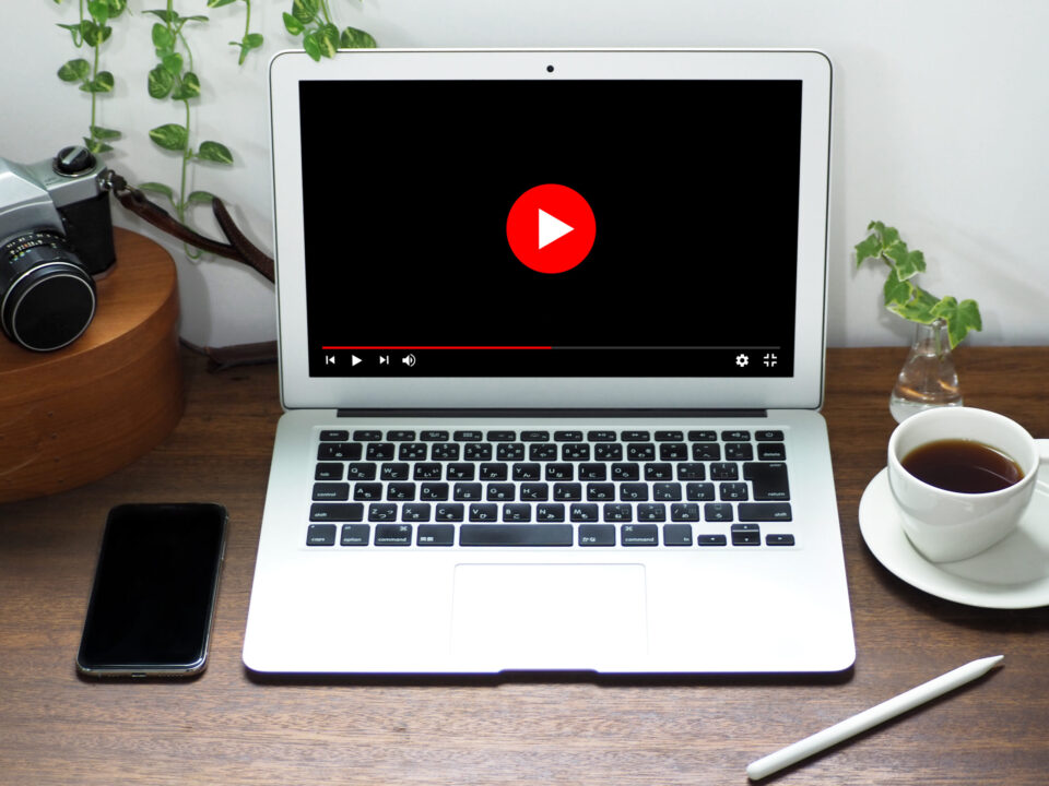 賢い選び方をした外付けブルーレイドライブを付けるパソコン