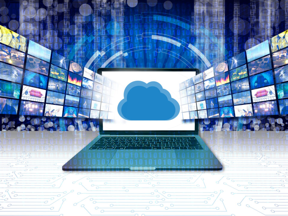 ブルーレイドライブとレコーダーの違いを確認するパソコン作業